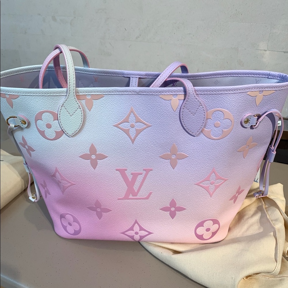 💗🤍💜 SOLD💜🤍💗💯 Authentic Louis Vuitton Spring in the City Neverfull MM